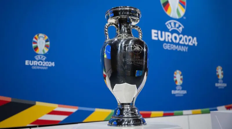 euro_trophy.thumb.webp.5909ce7e2f66a2b3130959010e51fb53.webp